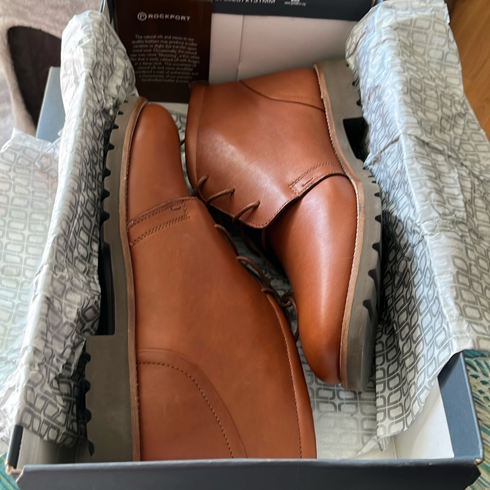 Rockport Men’s “Charson” Size 9.5M walking boot. New in box, never worn.